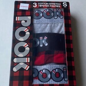 New in box. 3 Cotton Hipster Panties. Winter theme. Small